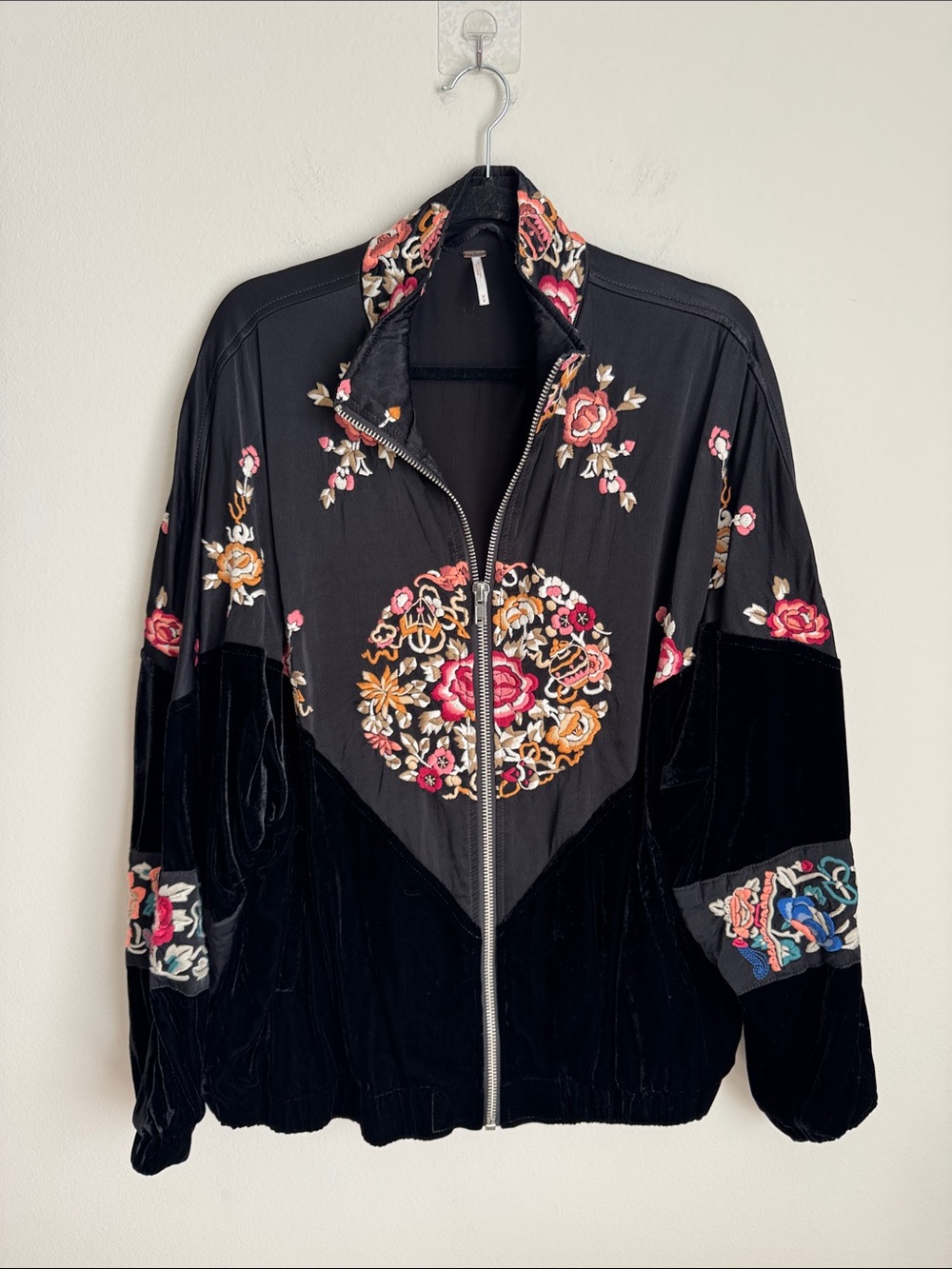 Free People Embroidered Velvet Bomber Jacket Black Size Medium - Picture 2 of 14